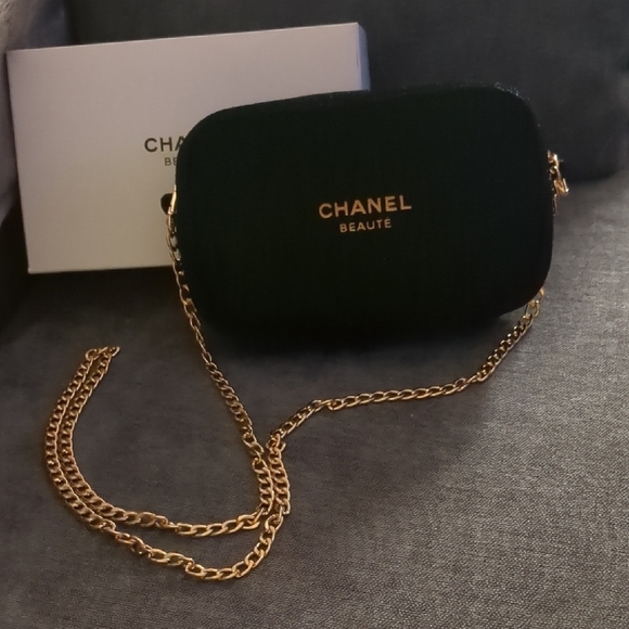 🩷 Free Gift W/ Purchase CHANEL Black & Gold Chain Shoulder & Cosmetic Pouch - Picture 3 of 4